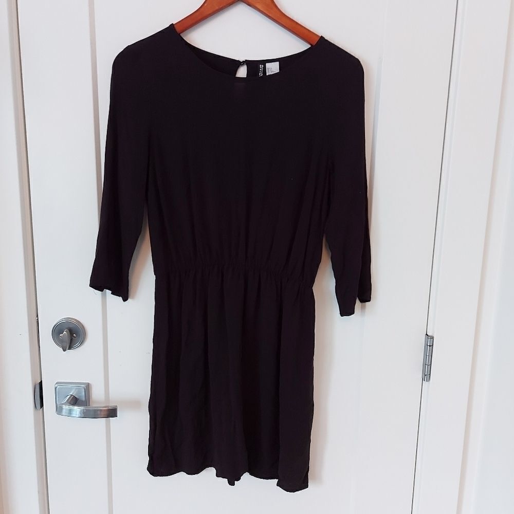 DIVIDED BLACK DRESS